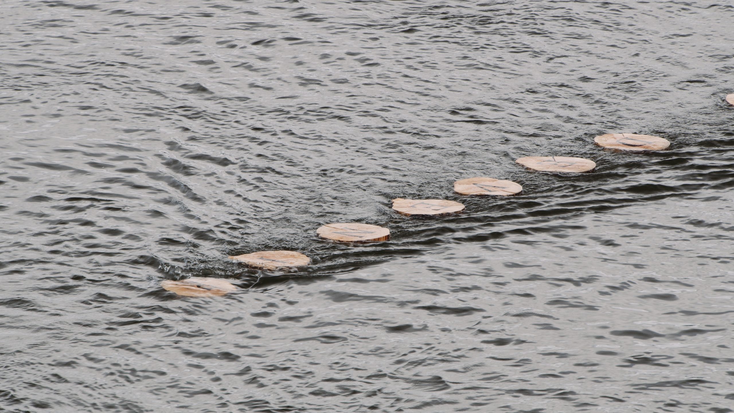 Y SIEMPRE NUESTROS MUERTOS HABITANDO EL DEVENIR