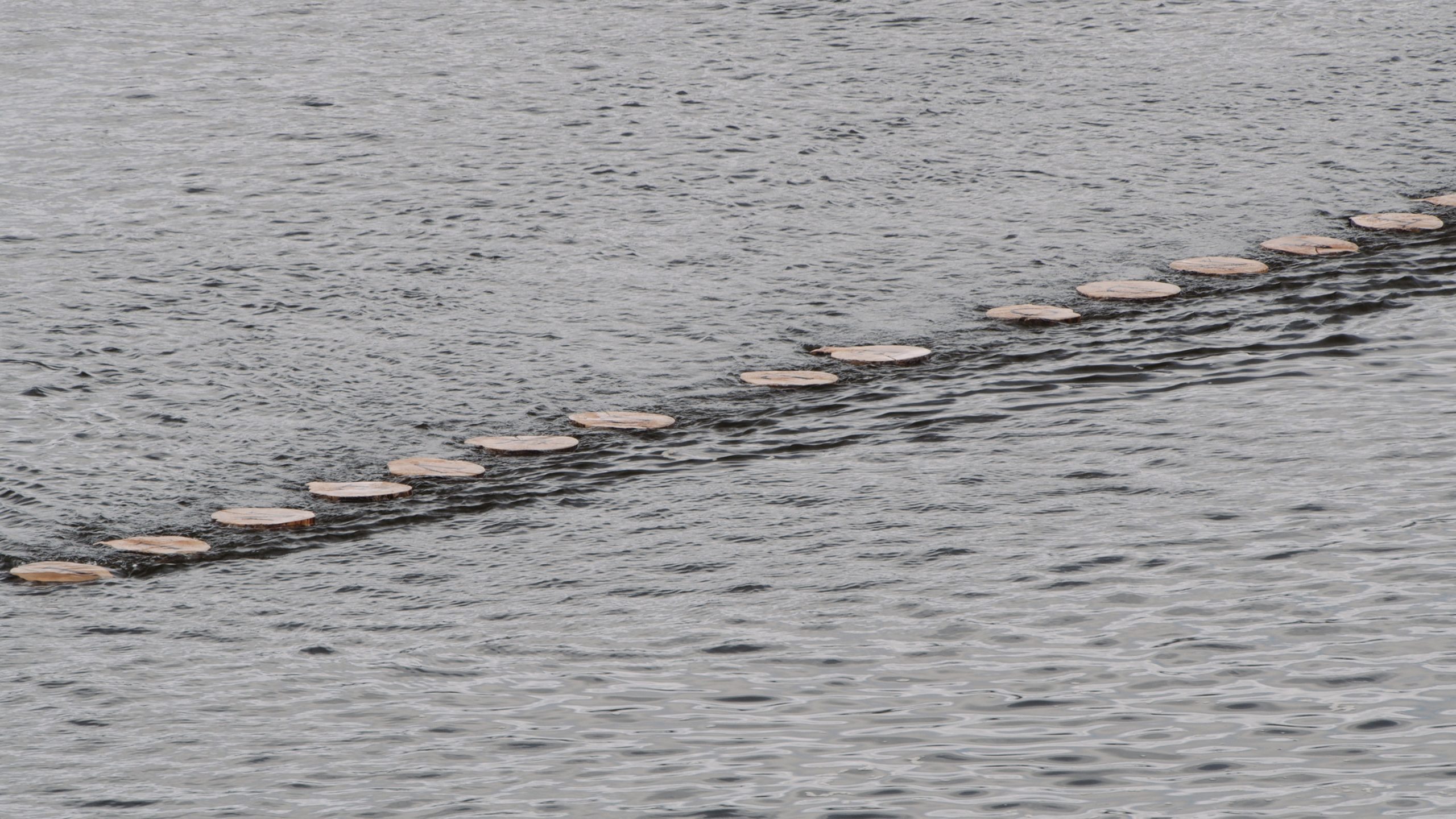 Y SIEMPRE NUESTROS MUERTOS HABITANDO EL DEVENIR